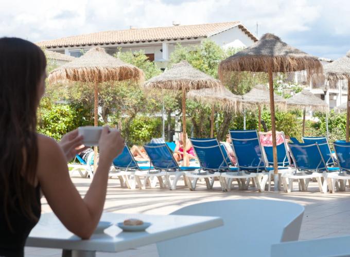 Soho Bar and Pool bar Ibersol Playa Dorada Hotel El Vendrell Soho Bar and Pool bar Ibersol Playa Dorada Hotel El Vendrell