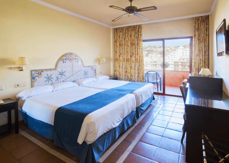 Estándar Cuádruple Hotel Ibersol Almuñécar Beach & Spa Almuñecar Estándar Cuádruple Hotel Ibersol Almuñécar Beach & Spa Almuñecar