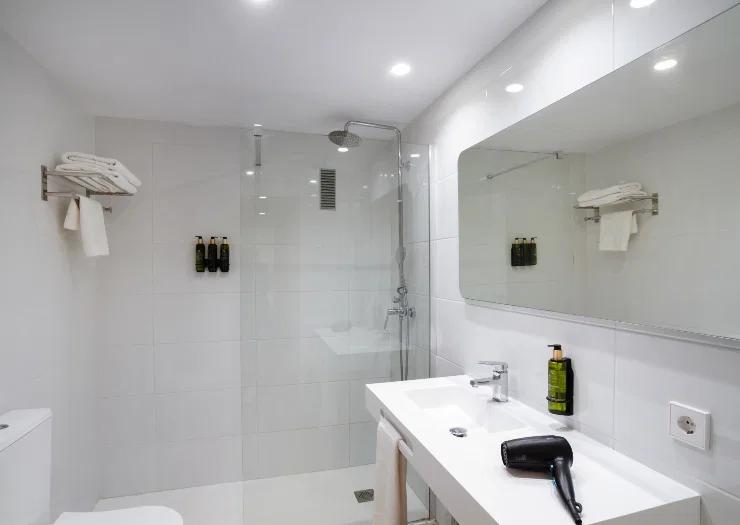 Deluxe suite lateral sea view room Ibersol Siurell Hotel Sa Coma Deluxe suite lateral sea view room Ibersol Siurell Hotel Sa Coma