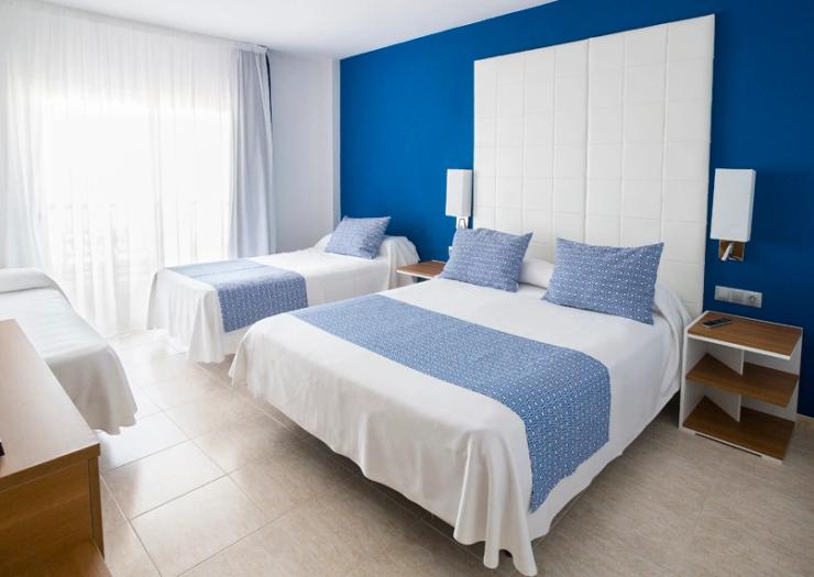 Quadruple room with sea view Ibersol Torremolinos Beach Hotel Quadruple room with sea view Ibersol Torremolinos Beach Hotel
