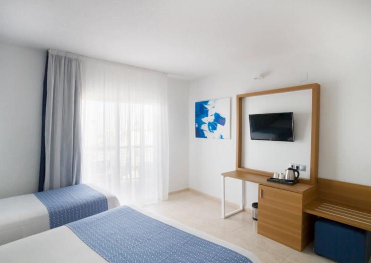 Triple room with sea view Ibersol Torremolinos Beach Hotel Triple room with sea view Ibersol Torremolinos Beach Hotel