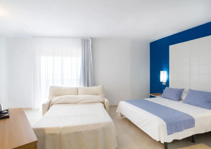 Quadruple room with sea view Ibersol Torremolinos Beach Hotel Quadruple room with sea view Ibersol Torremolinos Beach Hotel