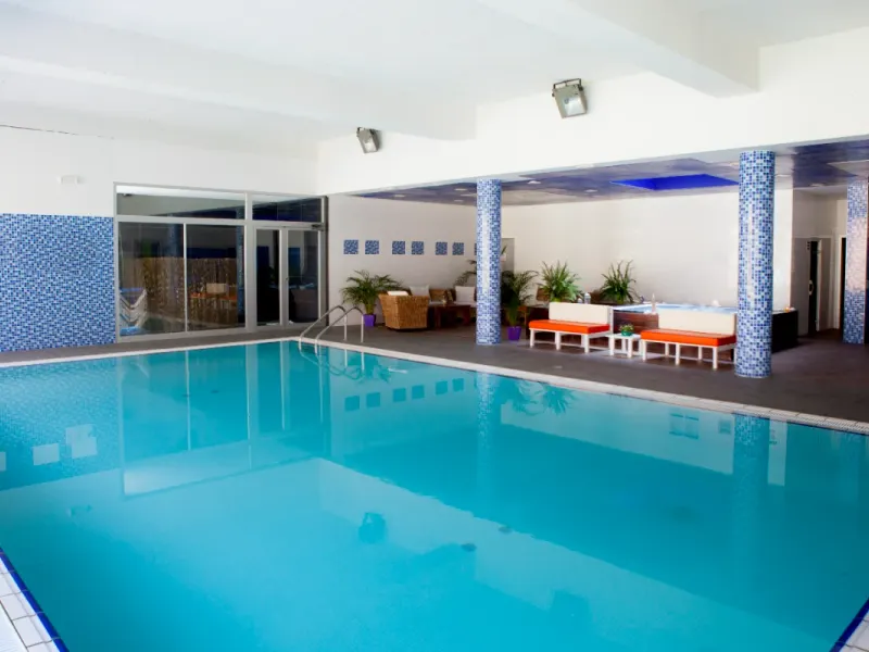 Piscina interior Apartamentos Ibersol Spa Aqquaria Salou Piscina interior Apartamentos Ibersol Spa Aqquaria Salou