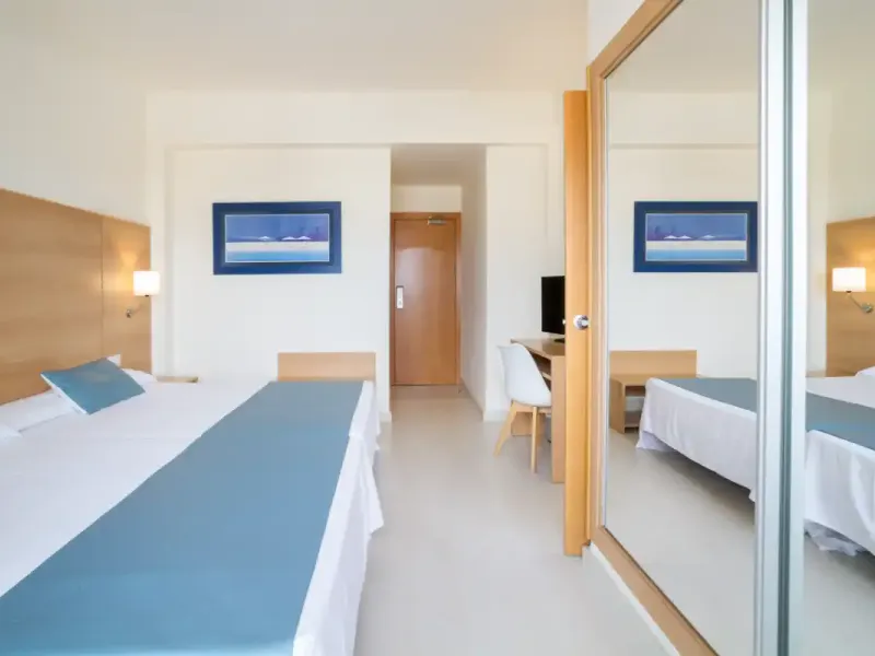 Family room Ibersol Playa Dorada Hotel El Vendrell Family room Ibersol Playa Dorada Hotel El Vendrell
