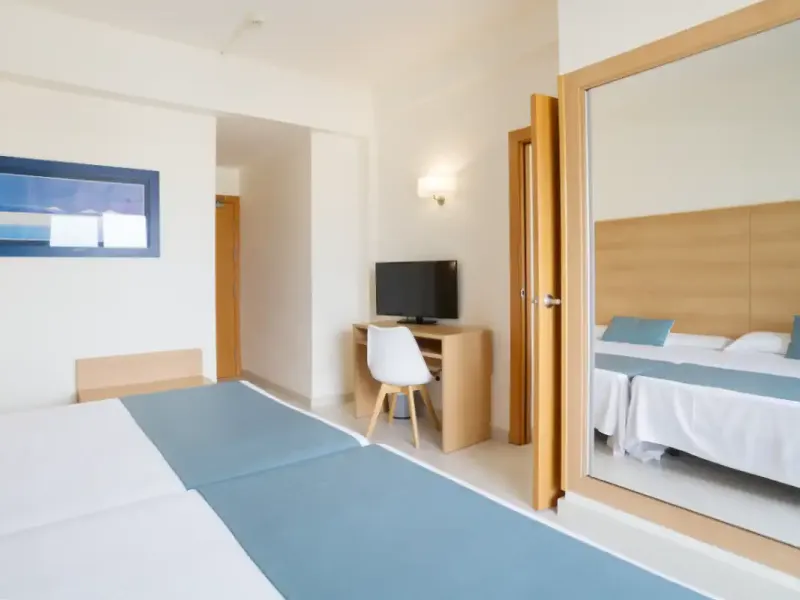 Family room Ibersol Playa Dorada Hotel El Vendrell Family room Ibersol Playa Dorada Hotel El Vendrell
