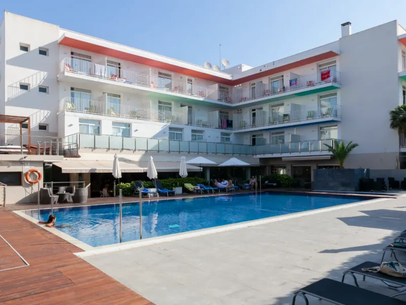 Piscina Hotel Ibersol Antemare Sitges Piscina Hotel Ibersol Antemare Sitges