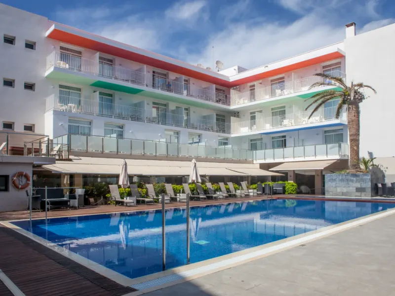 Piscina Hotel Ibersol Antemare Sitges Piscina Hotel Ibersol Antemare Sitges