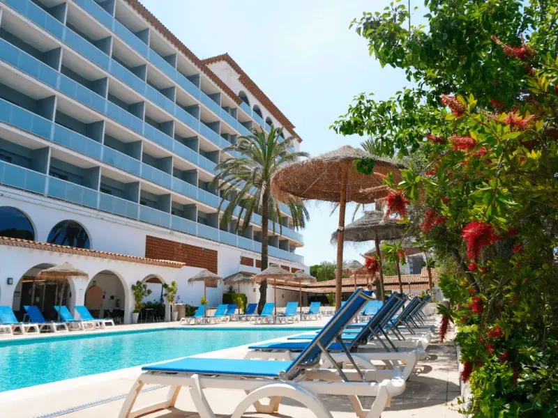 Outdoor swimming pool Ibersol Playa Dorada Hotel El Vendrell Outdoor swimming pool Ibersol Playa Dorada Hotel El Vendrell